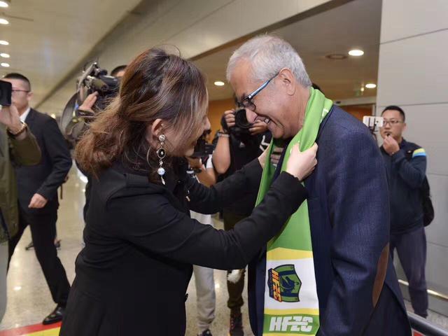 湖人迎来三连胜升至西区第四 距离第二仅差0.5个胜场NBA季中锦标赛半决赛，湖人以133-89狂胜鹈鹕，杀进决赛将对阵步行者。